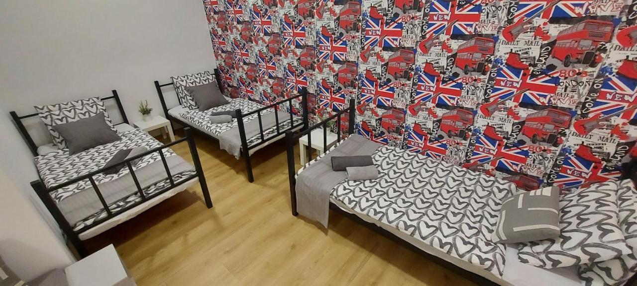 London Fog Apartment In The Party District ブダペスト エクステリア 写真