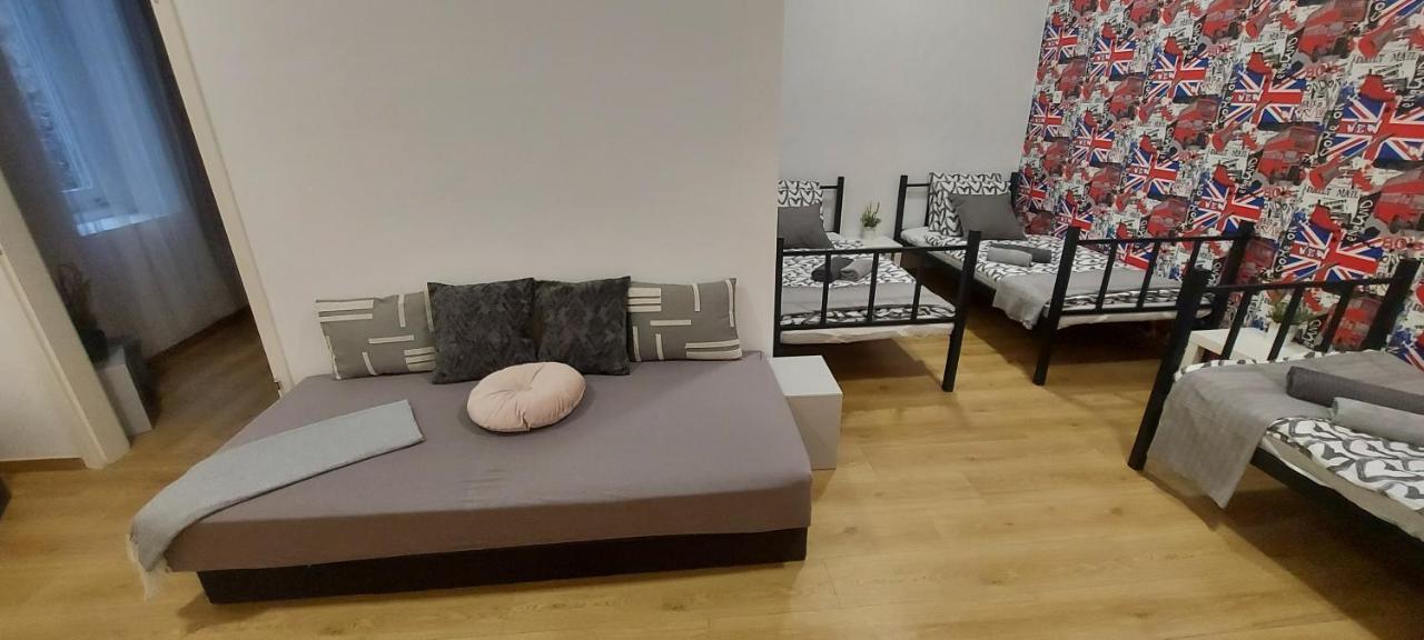 London Fog Apartment In The Party District ブダペスト エクステリア 写真